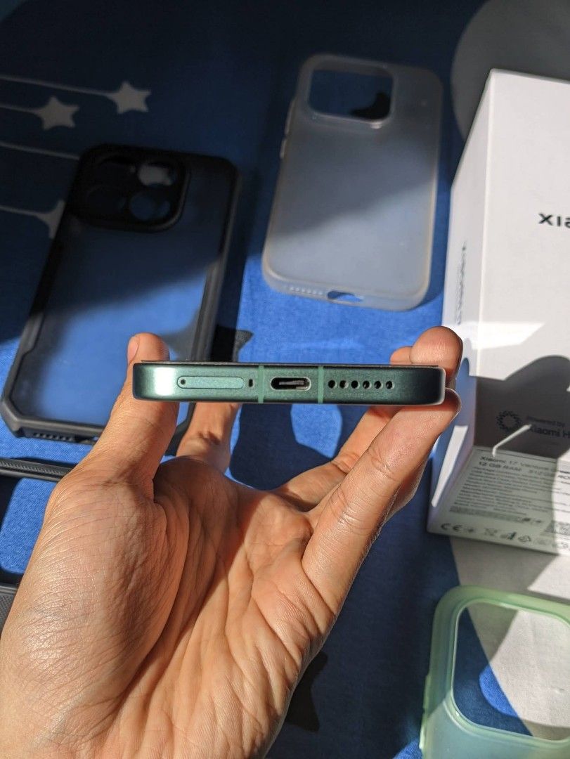 Xiaomi 17 (Category: Cases & Sleeves) located in Manila. Submitted by christcat12345 (Listing ID 1463403202, Image 2). Description: ‼️SALE OR SWAP ‼️ Xiaomi 17 32,000 Global rom Snapdragon 8 Elite Gen 5 12GB ram 528GB rom 99%BH 112CC First Use May 2026 5 Extra Case Complete with box Manila Pm sa interested .