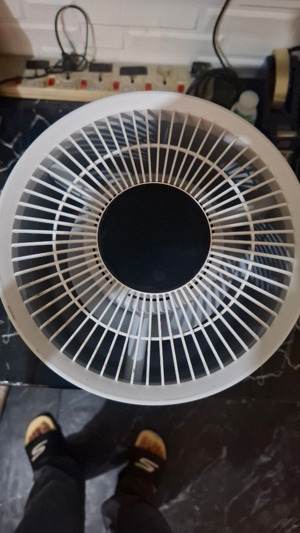 Xiaomi Smart Air Purifier 4 Compact (Category: Air Purifiers & Dehumidifiers) located in Las Pinas. Submitted by santoniaustin (Listing ID 1463415687, Image 2). Description: - Xiaomi Smart Air Purifier 4 Compact - Color: White - Features a three-stage filtration system - Includes a HEPA filter for cleaner air - Comes with power adapter - Original box included.