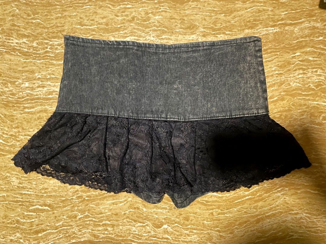 Sale | Acid Black with Lace Skort (Category: Skirts) located in San Pedro. Submitted by r.vynarchive (Listing ID 1463526021, Image 2). Description: Acid black w lace skort size 26 Length 8.5 •WASHED & READY TO WEAR —DM me for deets.