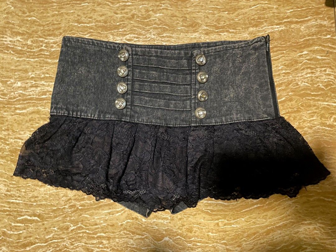 Sale | Acid Black with Lace Skort (Category: Skirts) located in San Pedro. Submitted by r.vynarchive (Listing ID 1463526021, Image 1). Description: Acid black w lace skort size 26 Length 8.5 •WASHED & READY TO WEAR —DM me for deets.