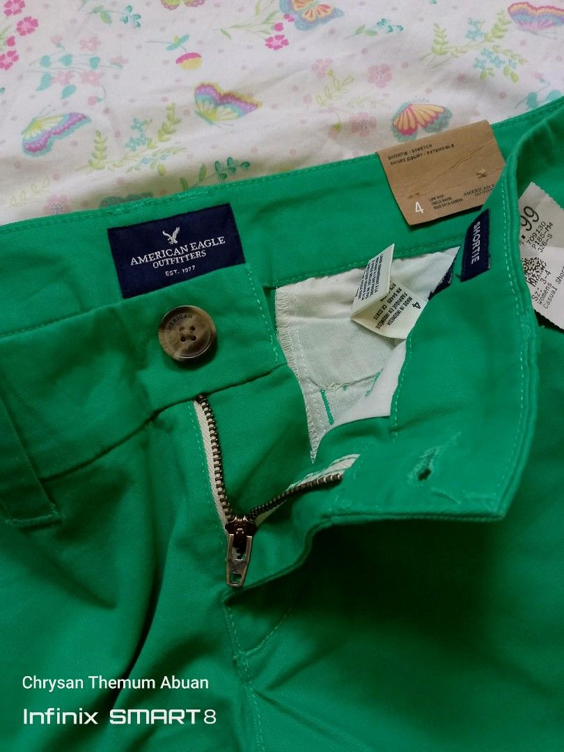 Y2k American Eagle Outfitters micro shorts (Category: Shorts) located in Santa Cruz. Submitted by chrysan_025 (Listing ID 1463349694, Image 3). Description: size 4 on tag 32" via tape measure.