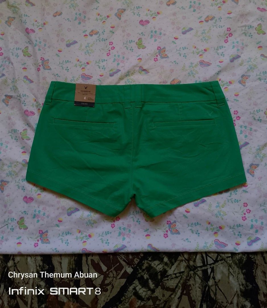 Y2k American Eagle Outfitters micro shorts (Category: Shorts) located in Santa Cruz. Submitted by chrysan_025 (Listing ID 1463349694, Image 2). Description: size 4 on tag 32" via tape measure.