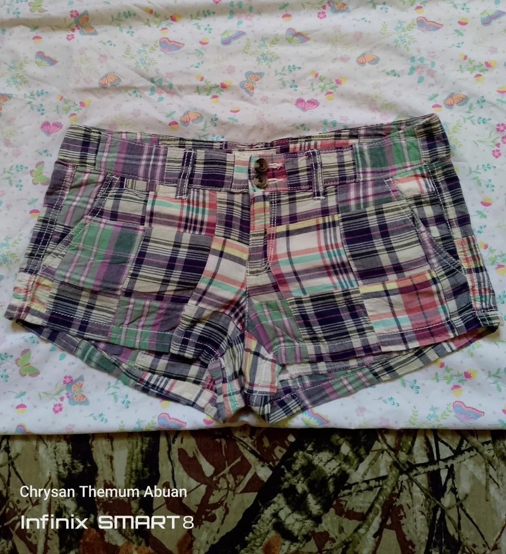 y2k American Eagle Outfitters Checkered patchwork micro shorts (Category: Shorts) located in Santa Cruz. Submitted by chrysan_025 (Listing ID 1463359845, Image 1). Description: what you see is what you get. pm for more details issue: washable stain size 2 on tag size 32" via tape measure.