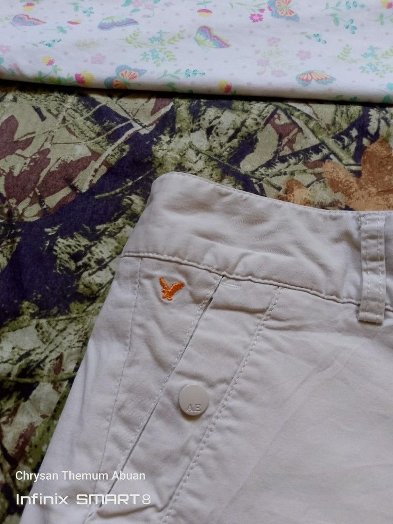 Y2k American Eagle Outfitters micro shorts (Category: Shorts) located in Santa Cruz. Submitted by chrysan_025 (Listing ID 1463363838, Image 2). Description: size 6 on tag size 32-34 via tape measure free for miner minimum of 500.