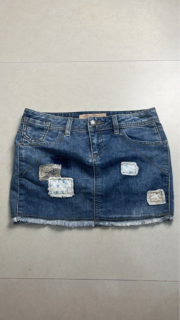 Y2k Cache Cache patchwork denim miniskirt (Category: Skirts) located in Caloocan City. Submitted by onlyfromthepast (Listing ID 1463414057, Image 1). Description: 9/10 condition Measurements 15x11 inches Stretchable denim fabric ✅My bio before purchasing tia💕 ✅ All items are fresh from bales, Pls expect dirt,dust or stains .