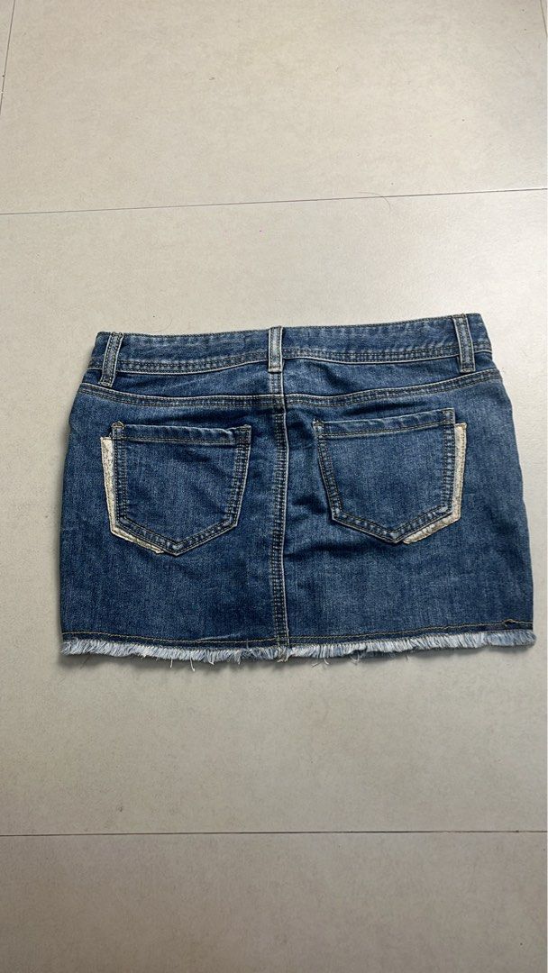 Y2k Cache Cache patchwork denim miniskirt (Category: Skirts) located in Caloocan City. Submitted by onlyfromthepast (Listing ID 1463414057, Image 3). Description: 9/10 condition Measurements 15x11 inches Stretchable denim fabric ✅My bio before purchasing tia💕 ✅ All items are fresh from bales, Pls expect dirt,dust or stains .
