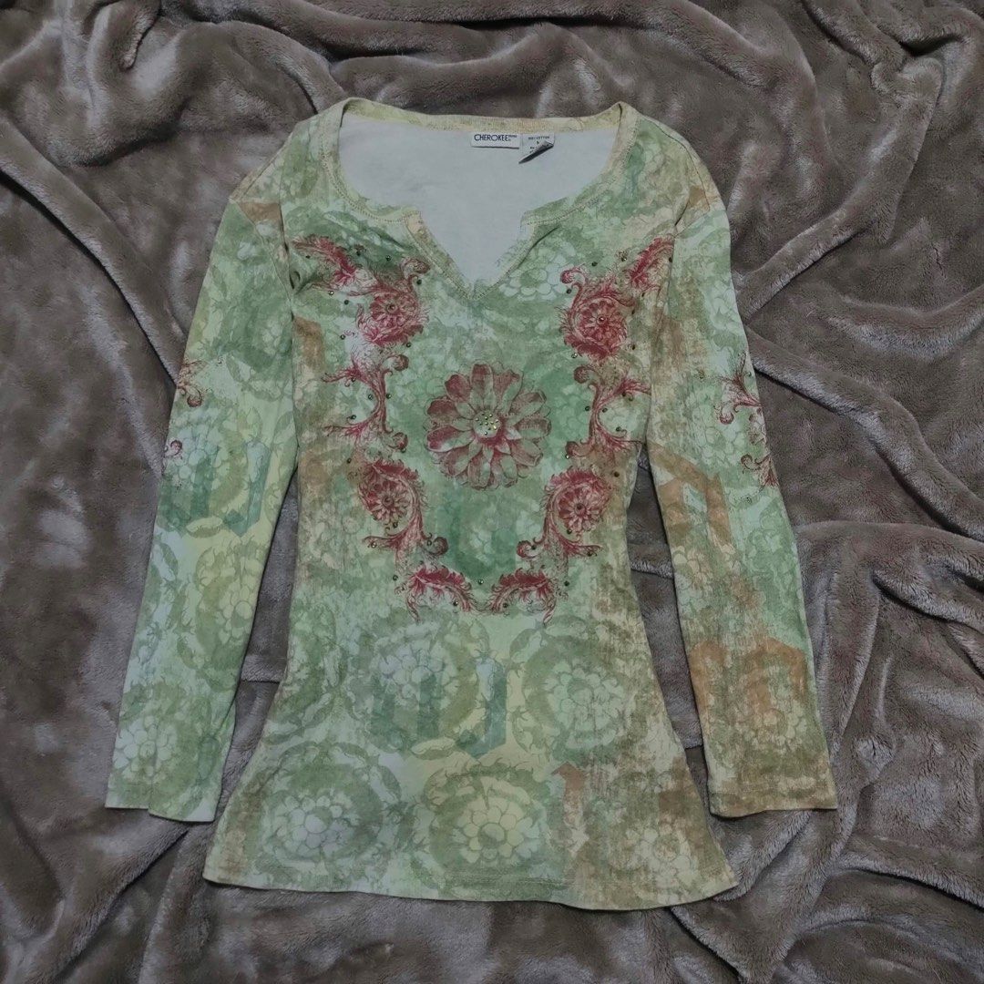 Y2k Cherokee Graphic Longsleeves (Category: Longsleeves) located in Manila. Submitted by theactualized (Listing ID 1463366076, Image 1). Description: .