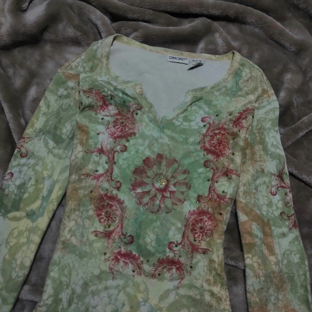 Y2k Cherokee Graphic Longsleeves (Category: Longsleeves) located in Manila. Submitted by theactualized (Listing ID 1463366076, Image 2). Description: .