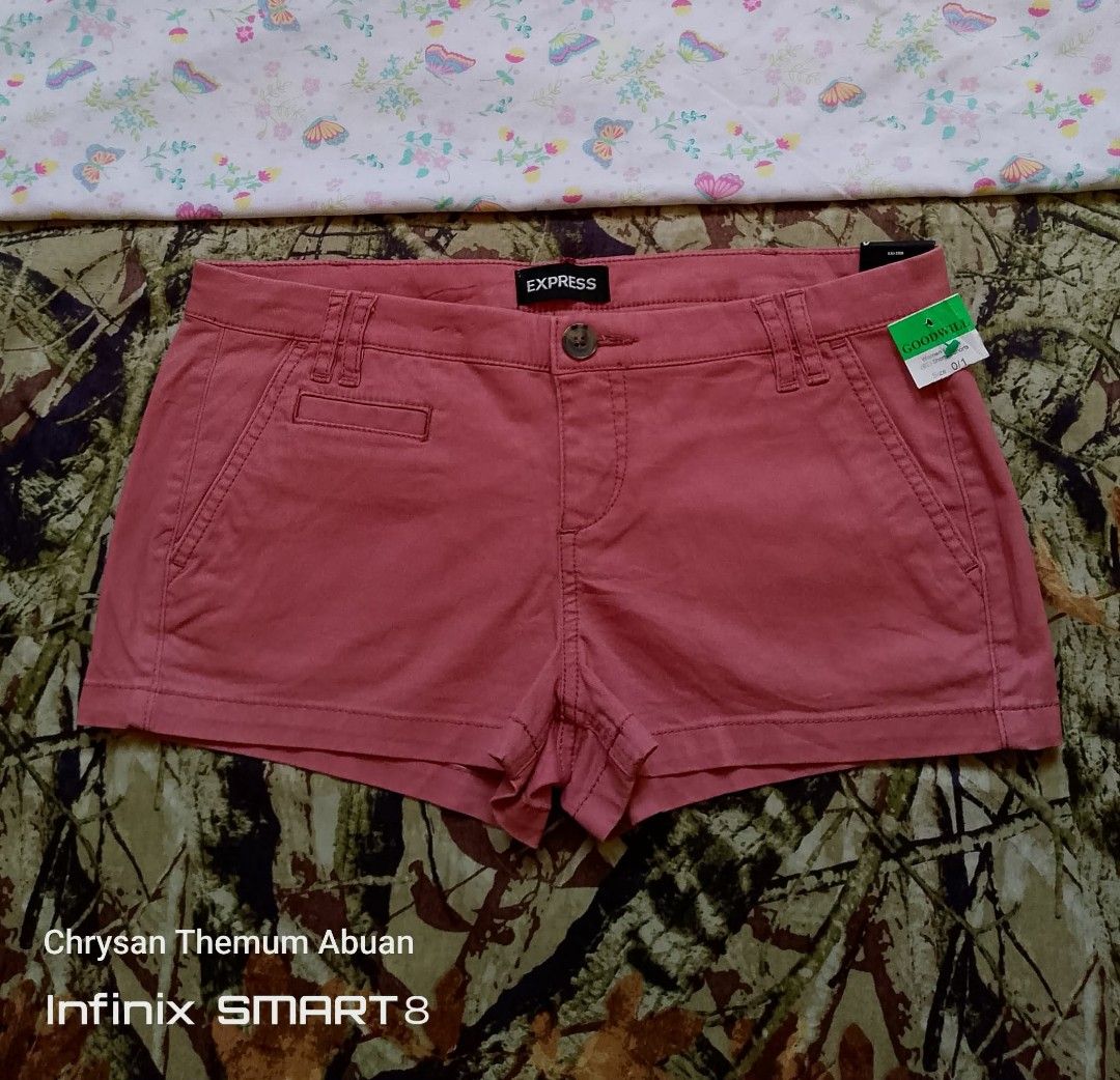 Y2k Express Micro Shorts (Category: Shorts) located in Santa Cruz. Submitted by chrysan_025 (Listing ID 1463366093, Image 1). Description: size 0 on tag size 32" via tape measure.