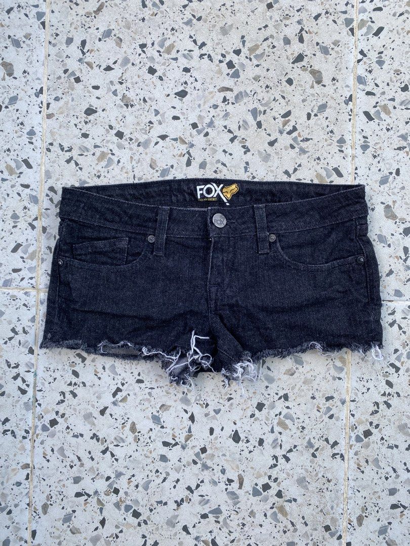 Y2K FOX Racing Dylan Low Rise Micro short (Category: Shorts) located in Bulacan. Submitted by badass.thrift.finds (Listing ID 1463351425, Image 1). Description: Y2K FOX Racing Dylan Low Rise Micro short Black wash denim 28 waist 8 length.