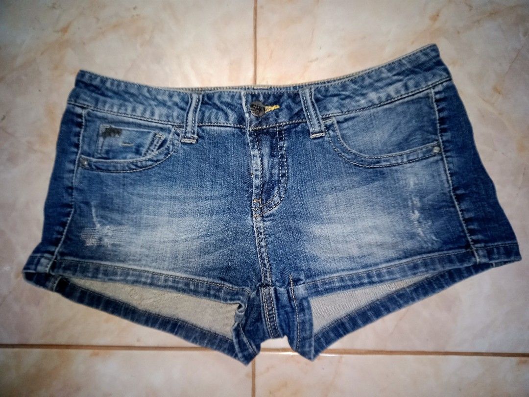 Y2k Miss Sixty Denim Shorts & Pants (Category: Jeans) located in Manila. Submitted by ramosjacqu35241 (Listing ID 1463328290, Image 3). Description: For sale ‼️ Y2k / Miss Sixty danims 🔥 Bi - Charlotte short size 30 Length 8.5 leg opening 11 Alex pants size 27 Length 36.5 leg opening 4.5 Nu - metal pants size 28 Length 35 leg opening 5 650 each 📌 1500 take all 📍 Location: Baguio city 🌲🌲🌲 Pm/Dm 📩📩📩.