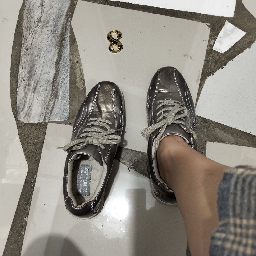 Yonex Walking Shoes (Category: Sneakers) located in El Salvador. Submitted by francheskaukayukay (Listing ID 1463336767, Image 2). Description: made in Japan.