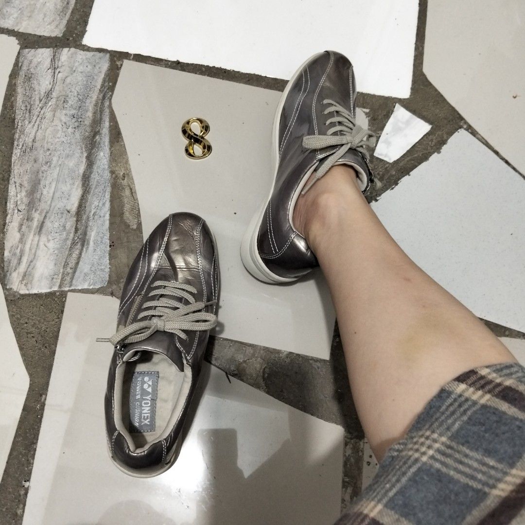 Yonex Walking Shoes (Category: Sneakers) located in El Salvador. Submitted by francheskaukayukay (Listing ID 1463336767, Image 1). Description: made in Japan.