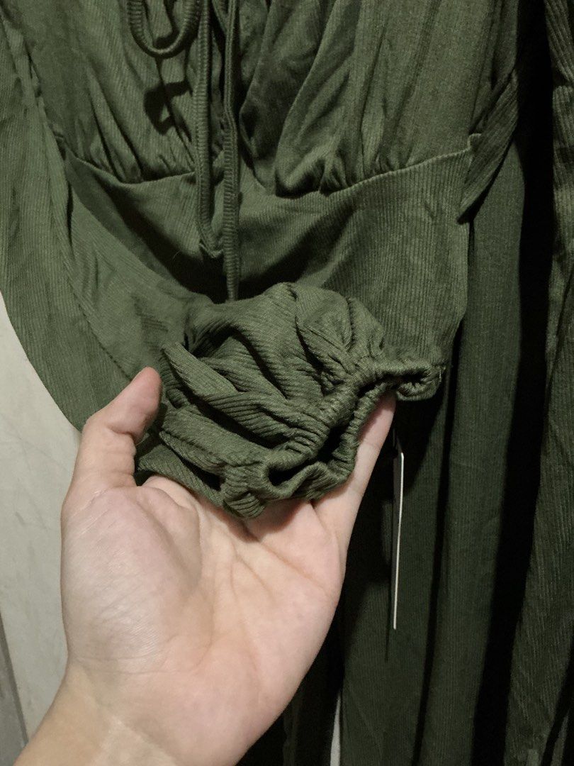 YOZY GREEN LOUNGE SET (Category: Sets or Coordinates) located in Dagupan City. Submitted by trendies_collection (Listing ID 1463422774, Image 3). Description: Brand new with pouch and hang tag Medium on tag, pwede sa small to medium No issue.