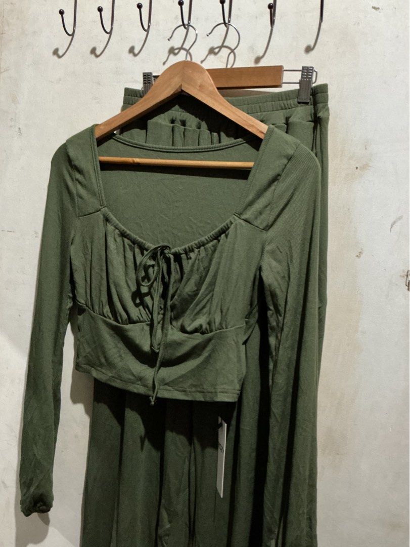 YOZY GREEN LOUNGE SET (Category: Sets or Coordinates) located in Dagupan City. Submitted by trendies_collection (Listing ID 1463422774, Image 2). Description: Brand new with pouch and hang tag Medium on tag, pwede sa small to medium No issue.