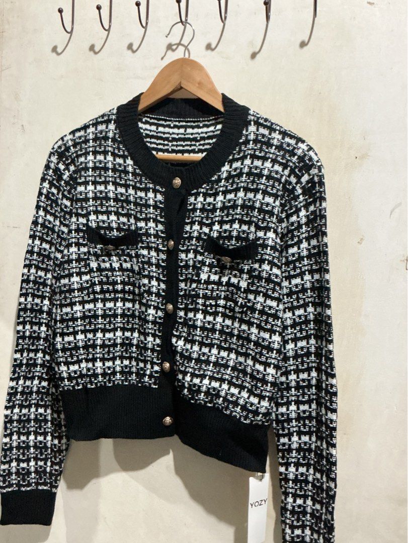 YOZY KNITTED CARDIGAN (Category: Coats, Jackets and Outerwear) located in Dagupan City. Submitted by trendies_collection (Listing ID 1463518468, Image 3). Description: Brand new with pouch and hang tag Xl on tag, fit sa large to xl only No issue.