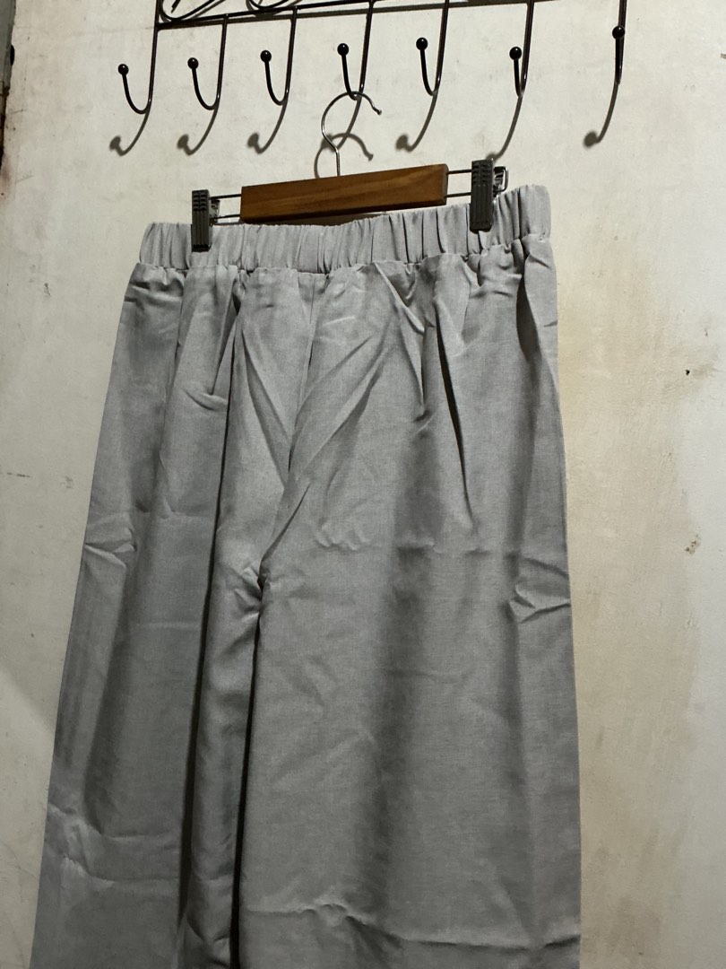 YOZY TROUSER PANTS (Category: Other Bottoms) located in Dagupan City. Submitted by trendies_collection (Listing ID 1463423805, Image 3). Description: Brand new with pouch No hang tag Large on tag, 30-33 inches waist No issue.