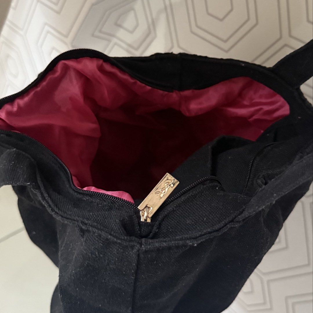 Ysl Beaute Black Gold Tote Bag (Category: Tote Bags) located in Marikina City. Submitted by lovegoeson (Listing ID 1463403643, Image 2). Description: .
