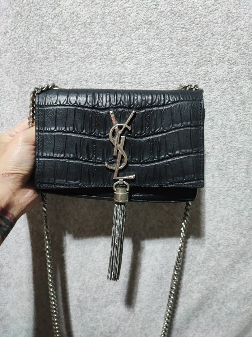YSL small kate tassle bag (Category: Luxury Bags & Wallets) located in Baguio. Submitted by ozara.06 (Listing ID 1463539699, Image 3). Description: YSL small kate tassle bag Kasya 6.5" na phone Excellent condition pa 1k.