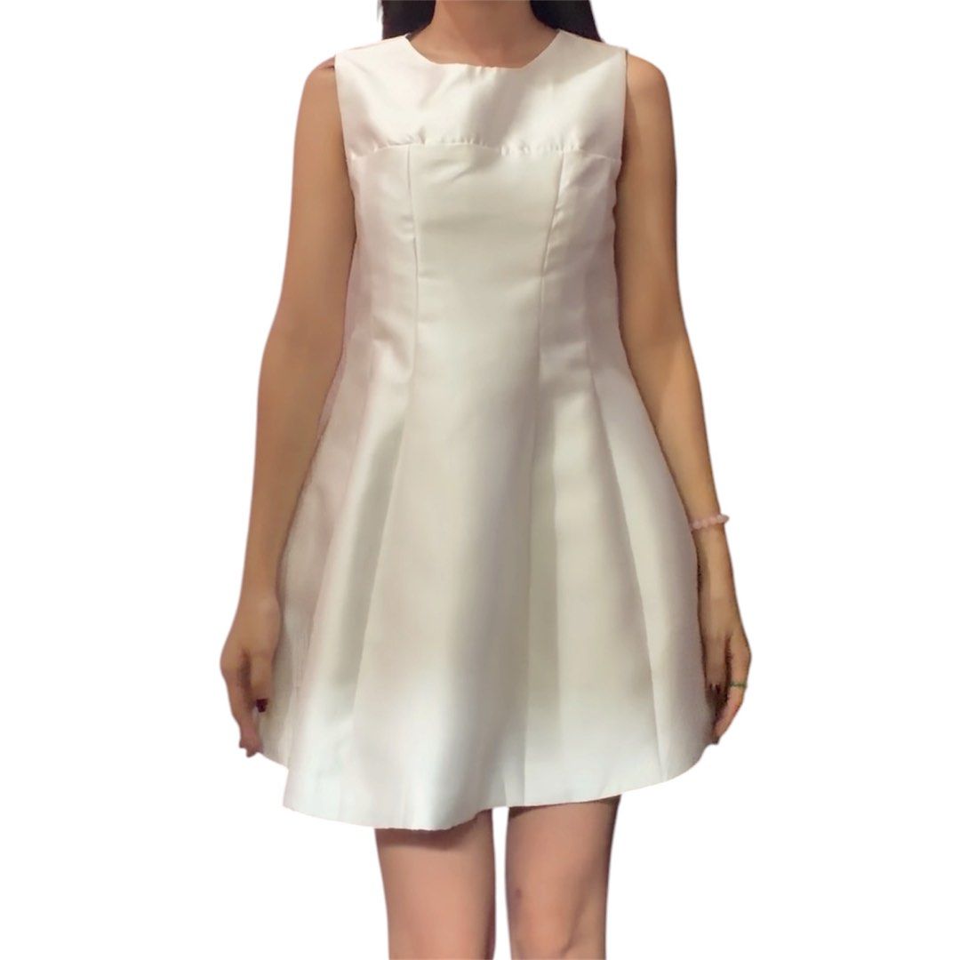 YSL White Mini Dress (Category: Dresses) located in Manila. Submitted by bhiebhieblu (Listing ID 1463401541, Image 2). Description: .