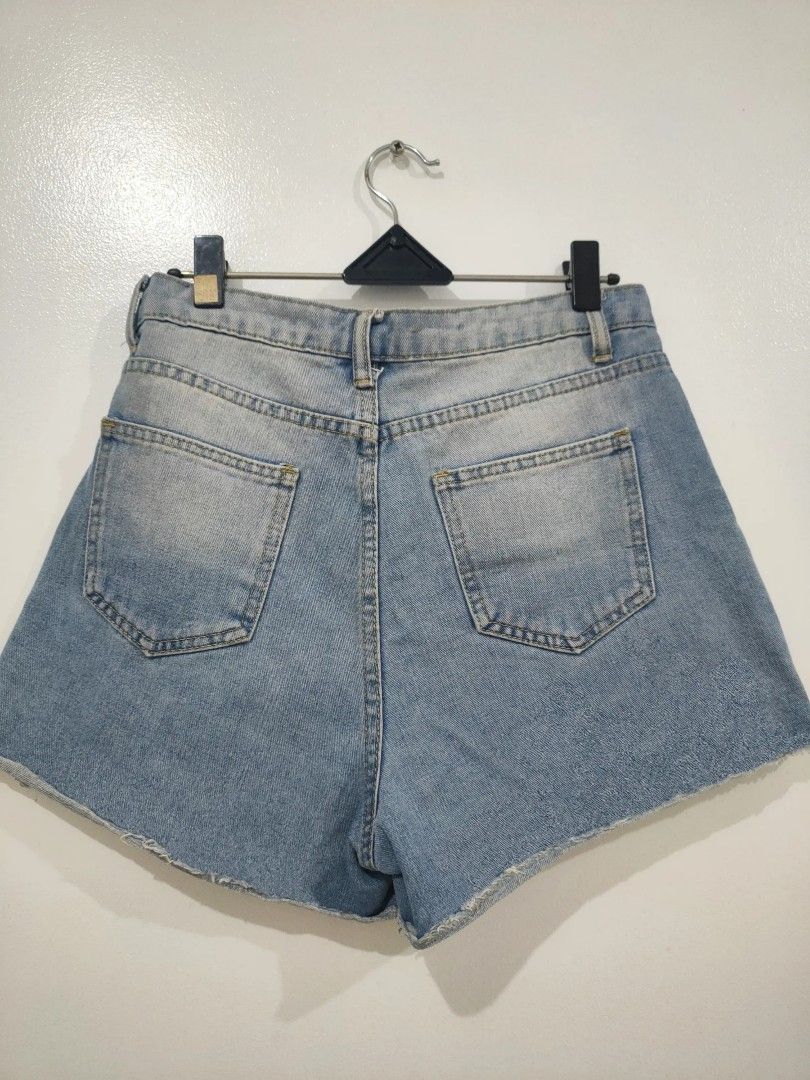 Zalora A-Line Denim Shorts (Category: Shorts) located in Quezon City. Submitted by maxsab (Listing ID 1463494993, Image 3). Description: - High waist cut - Denim wash .