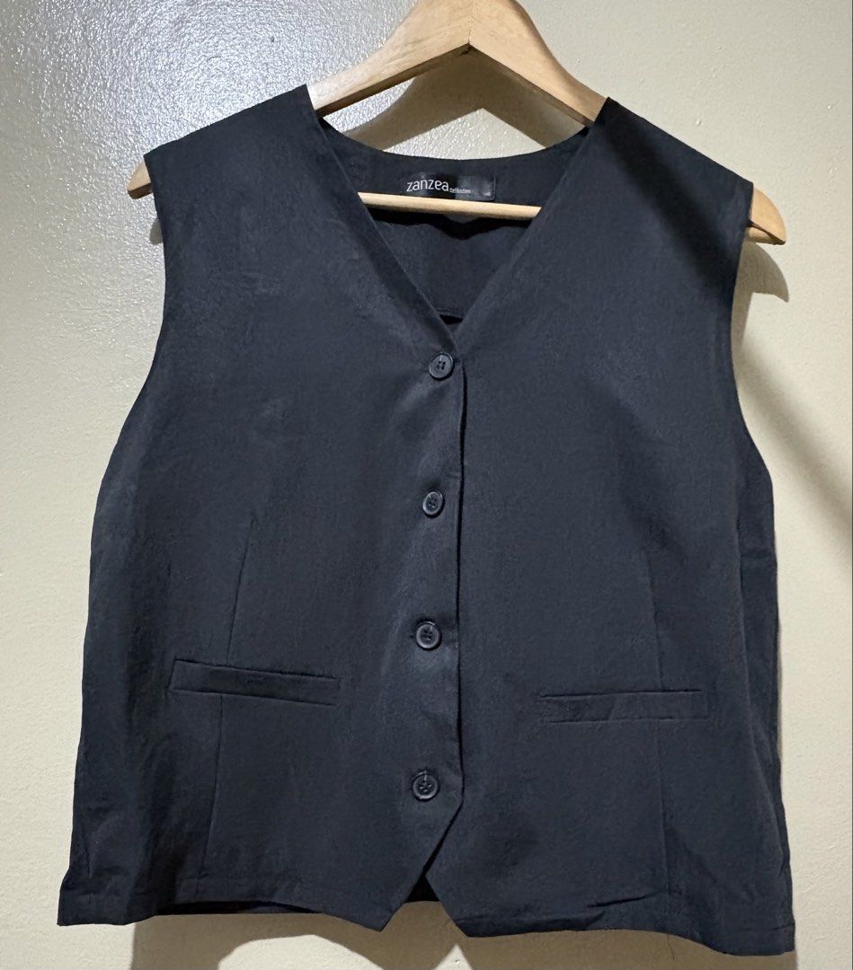 Zanzea Black Button-Up V-Neck Vest (Category: Sleeveless) located in Manila. Submitted by stella_mari27 (Listing ID 1463439510, Image 1). Description: - Brand: Zanzea - Color: Black - Style: Vest - Neckline: V-neck - Closure: Button-up front - Pockets: Two front pockets - Estimated Size: Medium (M) - Versatile: Great for layering over shirts or dresses.