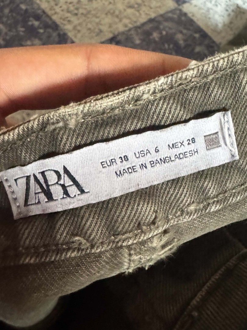 ZARA BAGGY HARD DENIM JEANS (Category: Jeans) located in Mati. Submitted by randomfindph.22 (Listing ID 1463377372, Image 3). Description: DIMES W 28 L 40 HEM 11.