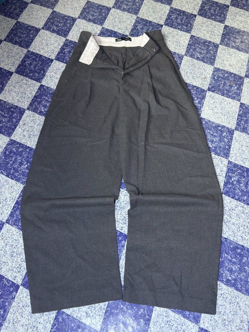 ZARA BAGGY TROUSER SLACKS (Category: Jeans) located in Mati. Submitted by randomfindph.22 (Listing ID 1463377741, Image 1). Description: DIMES 28 41 10.5.