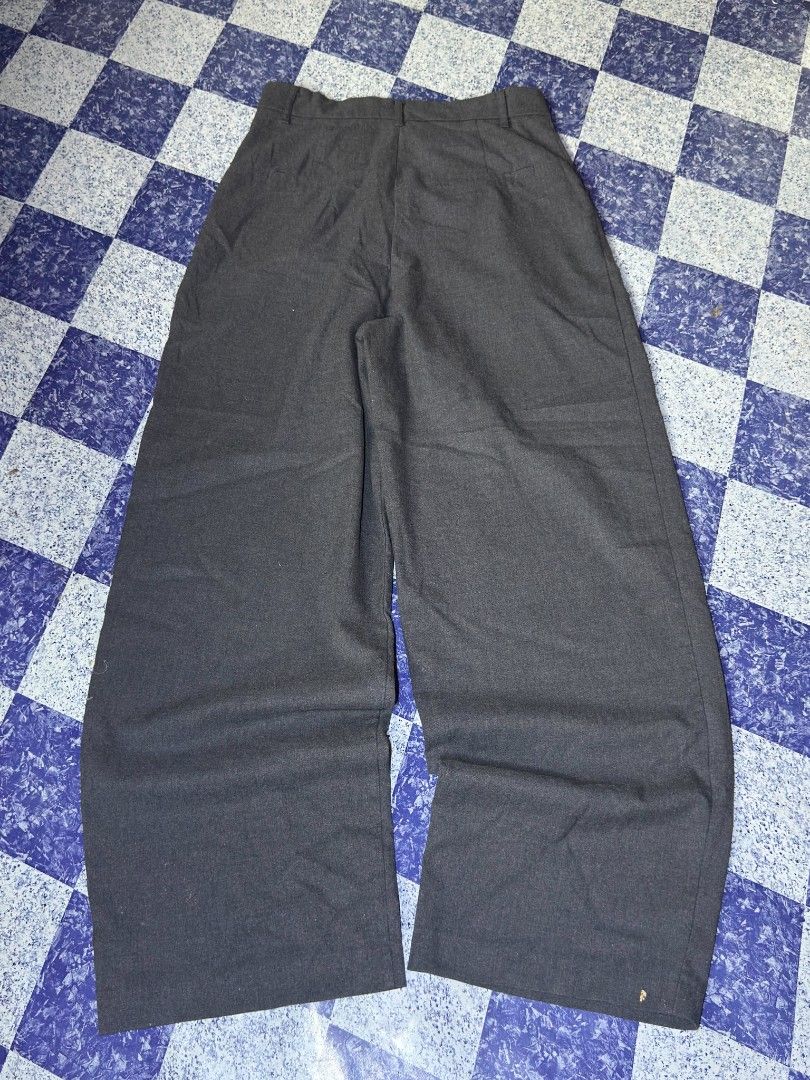 ZARA BAGGY TROUSER SLACKS (Category: Jeans) located in Mati. Submitted by randomfindph.22 (Listing ID 1463377741, Image 2). Description: DIMES 28 41 10.5.