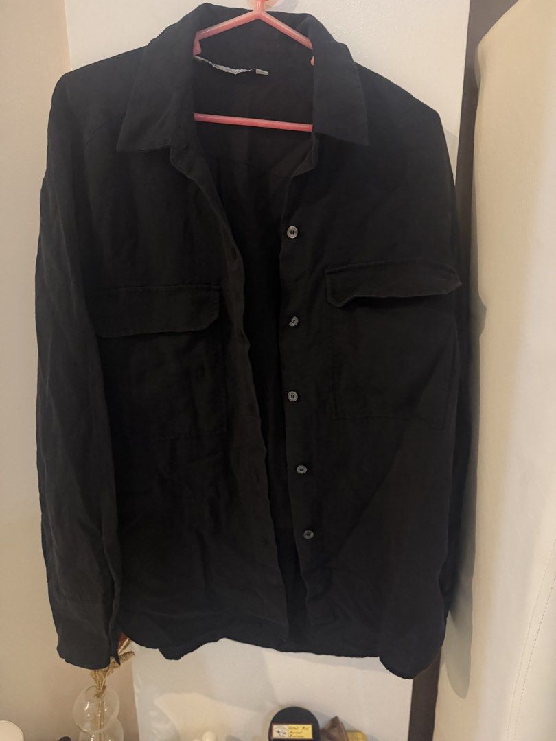ZARA Black Button-Up Shirt (Category: Shirts) located in Lingayen. Submitted by shop.lyy (Listing ID 1463490649, Image 1). Description: - ZARA Black Button-Up Shirt - Size: S (fits s-m) - Two chest pockets with button closures - Button-down front - Made in Turkey.