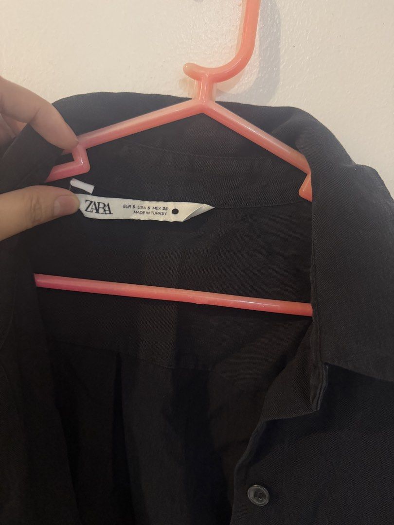 ZARA Black Button-Up Shirt (Category: Shirts) located in Lingayen. Submitted by shop.lyy (Listing ID 1463490649, Image 2). Description: - ZARA Black Button-Up Shirt - Size: S (fits s-m) - Two chest pockets with button closures - Button-down front - Made in Turkey.