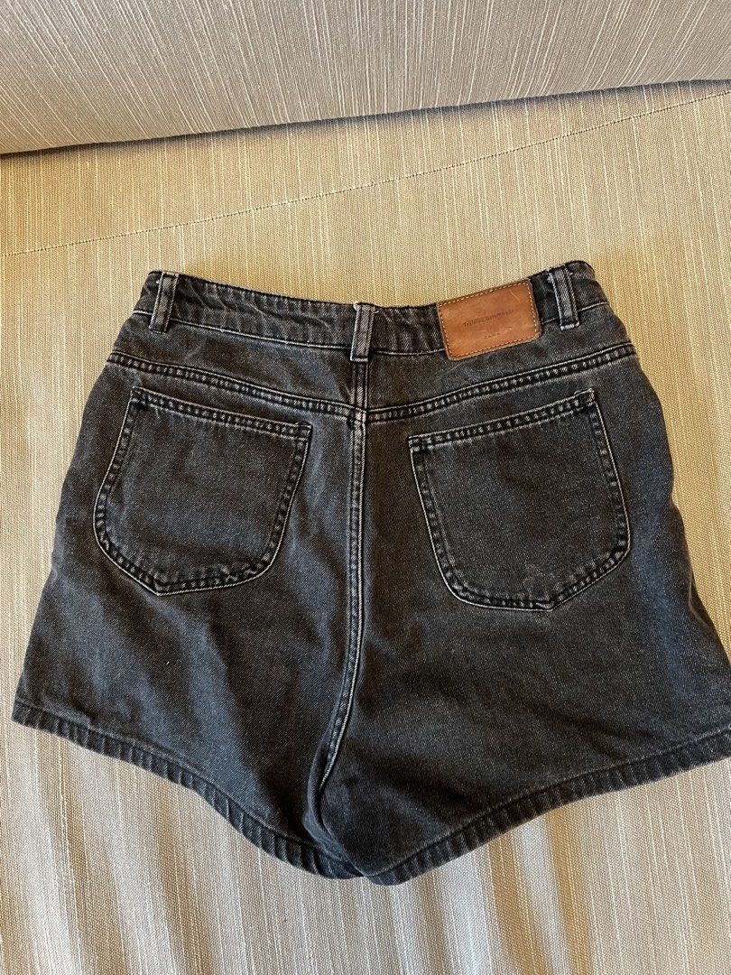 zara black denim shorts (Category: Shorts) located in Makati City. Submitted by spicytunaaa (Listing ID 1463384753, Image 2). Description: negotiable.