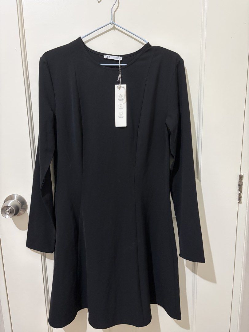 ZARA Black Long Sleeve Mini Dress (Category: Dresses) located in Mandaluyong City. Submitted by prelovedbypaii (Listing ID 1463343733, Image 1). Description: - Zara Black Mini Dress - Size: Medium - Long Sleeves - Classic and Simple Design - brand new with tag 📍Mandaluyong.