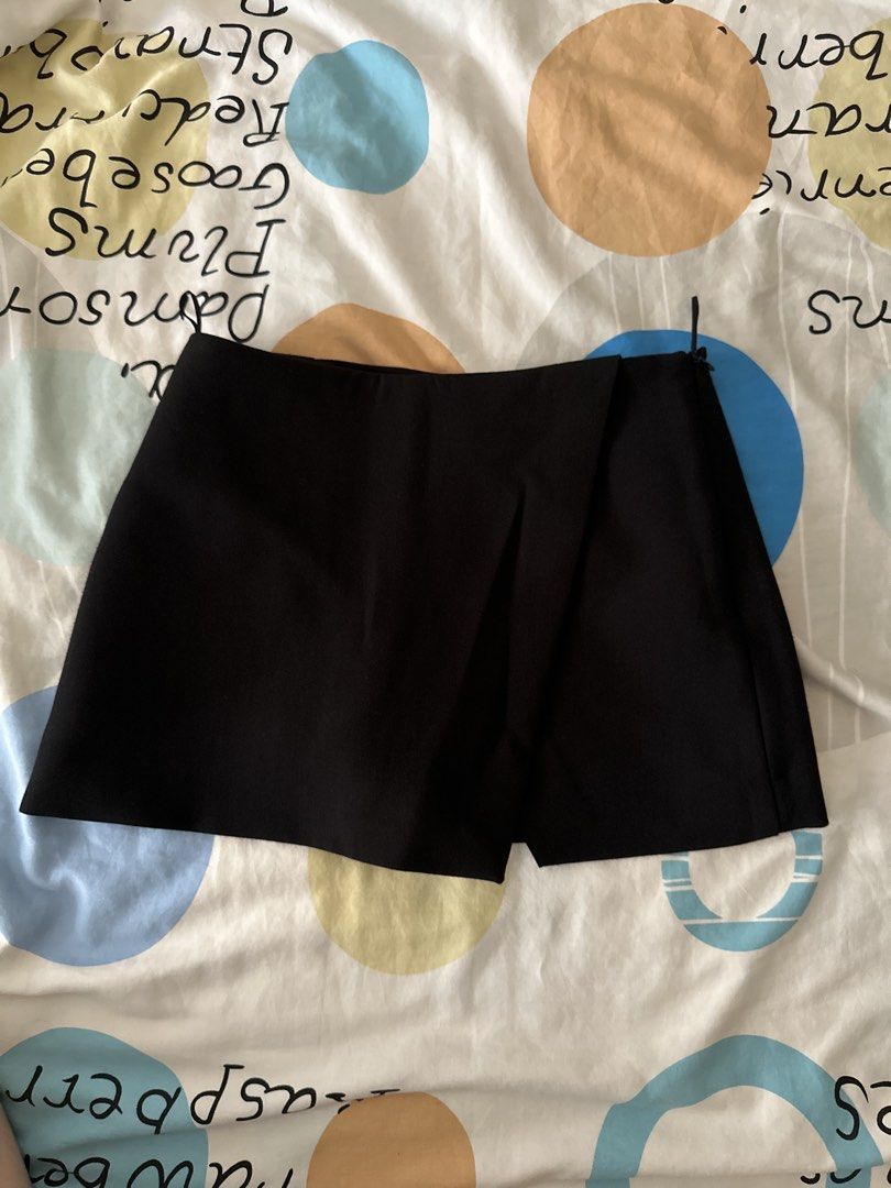 Zara Black Wrap Mini Skirt (Category: Skirts) located in Manila. Submitted by joan.here (Listing ID 1463351323, Image 1). Description: Brand: zara Condition: worn once Size: EU34 | xs Mini skort MOP: bank transfer Delivery fee shouldered by buyer Loc: tondo manila.