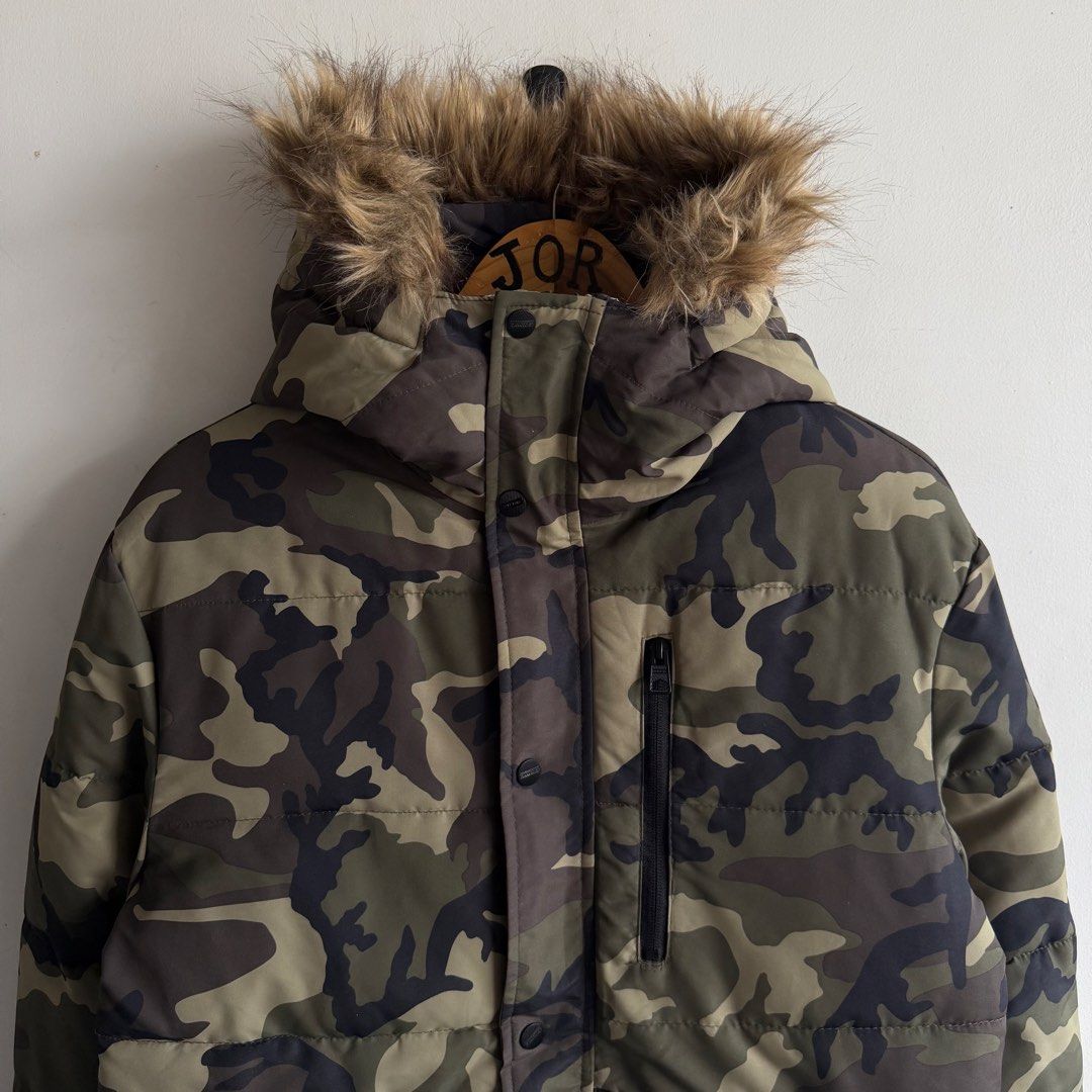 Zara Camouflage Reversible Puffer Jacket (Category: Coats, Jackets and Outerwear) located in San Fernando. Submitted by jorjorr (Listing ID 1463365375, Image 3). Description: Zara Camouflage Reversible Puffer Jacket With Faux-Fur Unisex Best fit small to medium mens 22 width 28 length Excellent to new condition No issue P1,999.