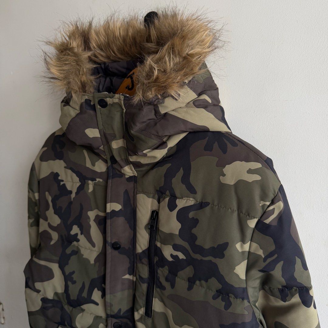 Zara Camouflage Reversible Puffer Jacket (Category: Coats, Jackets and Outerwear) located in San Fernando. Submitted by jorjorr (Listing ID 1463365375, Image 2). Description: Zara Camouflage Reversible Puffer Jacket With Faux-Fur Unisex Best fit small to medium mens 22 width 28 length Excellent to new condition No issue P1,999.