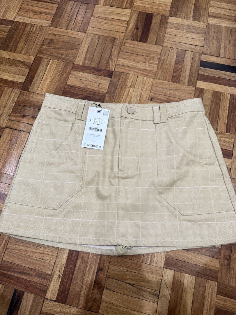 Zara Checkered Skort Beige Size L (Category: Skirts) located in Manila. Submitted by preloved_new_forsale (Listing ID 1463354952, Image 1). Description: - Zara beige checkered mini skort - Size L - Front and back pockets - Button and zip closure - Brand new with tags.