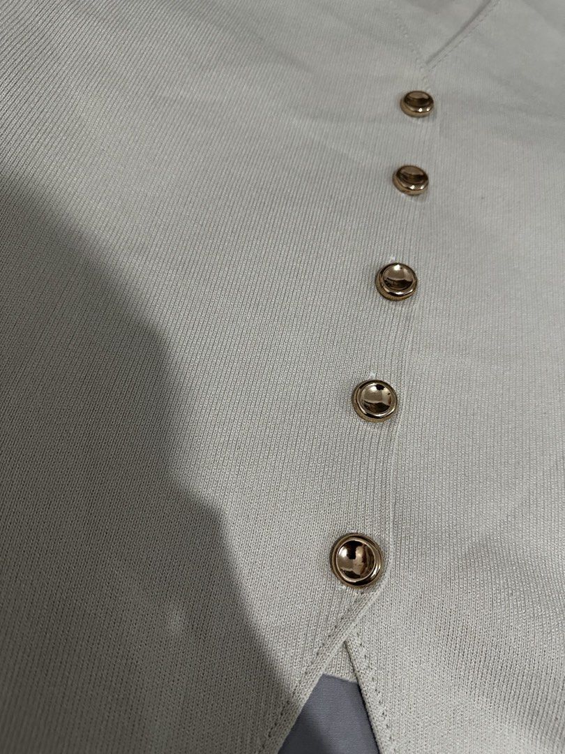 ZARA Cream Ribbed Button-Up Vest XL (Category: Sleeveless) located in Manila. Submitted by everythingsale101 (Listing ID 1463428825, Image 2). Description: -Brand new no tag - Cream-colored vest from ZARA - Size XL - Ribbed texture all over - Gold button details down the front - V-neckline - Split hem at the bottom - Ideal for layering over tops or dresses.