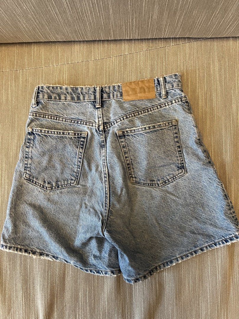 zara denim shorts (Category: Shorts) located in Makati City. Submitted by spicytunaaa (Listing ID 1463384923, Image 3). Description: .