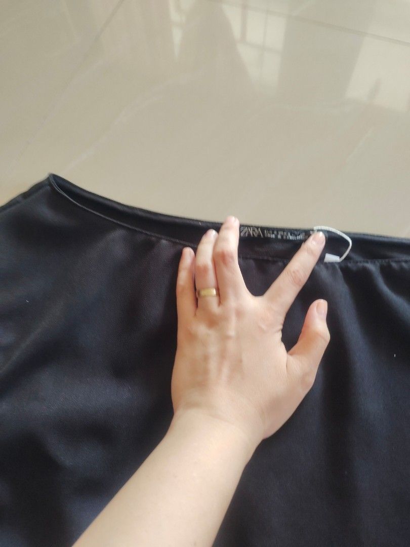 Zara one sided top (Category: Shirts) located in Aliaga. Submitted by kmapparel (Listing ID 1463333159, Image 2). Description: .