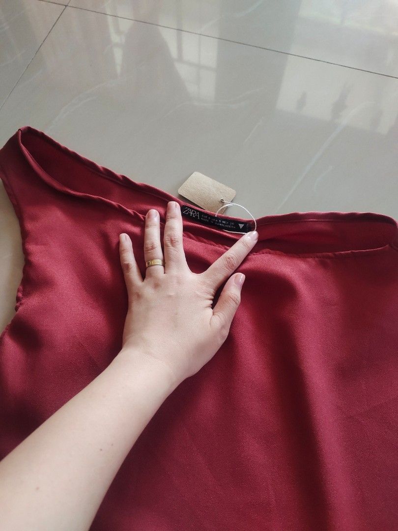 Zara one sided top (Category: Sleeveless) located in Aliaga. Submitted by kmapparel (Listing ID 1463333611, Image 2). Description: .