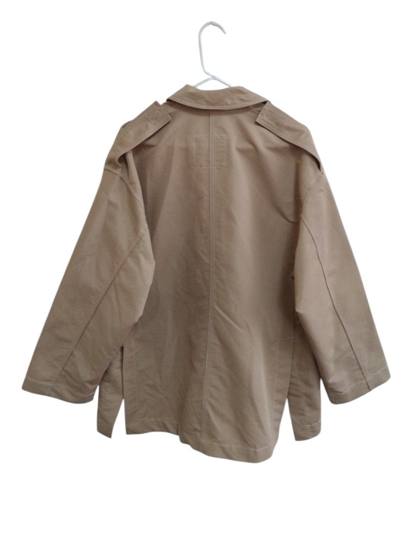 Zara Oversized Utility Cargo Jacket (Category: Coats, Jackets and Outerwear) located in Pasig City. Submitted by hustlexcurate (Listing ID 1463374161, Image 3). Description: Zara Oversized Utility Cargo Jacket Size S on tag fits XL Dimensions: 24X30.