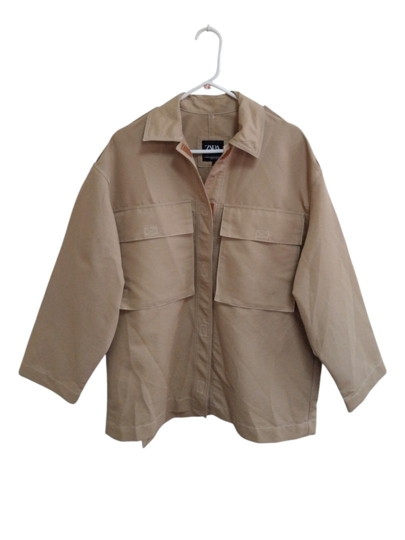 Zara Oversized Utility Cargo Jacket (Category: Coats, Jackets and Outerwear) located in Pasig City. Submitted by hustlexcurate (Listing ID 1463374161, Image 1). Description: Zara Oversized Utility Cargo Jacket Size S on tag fits XL Dimensions: 24X30.