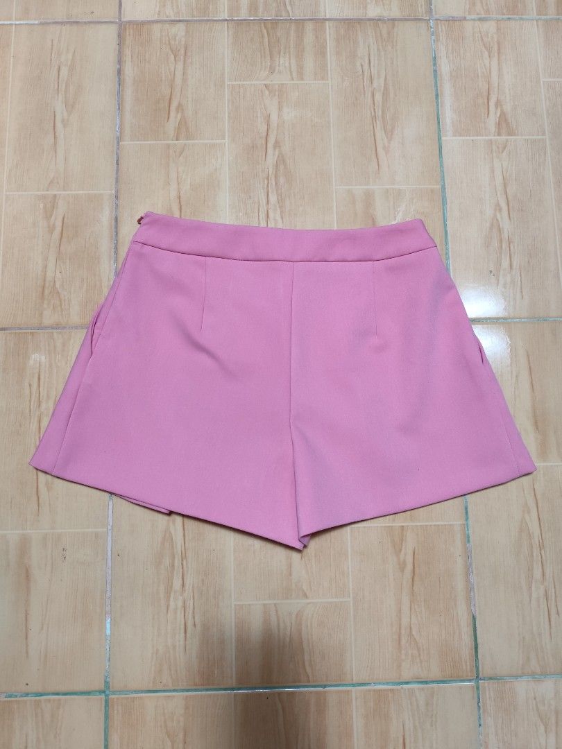 Zara Pink Skort (Category: Shorts) located in Tacloban City. Submitted by _venta_segunda (Listing ID 1463389971, Image 2). Description: XS on tag No flaws 26" waist 12.5" l.
