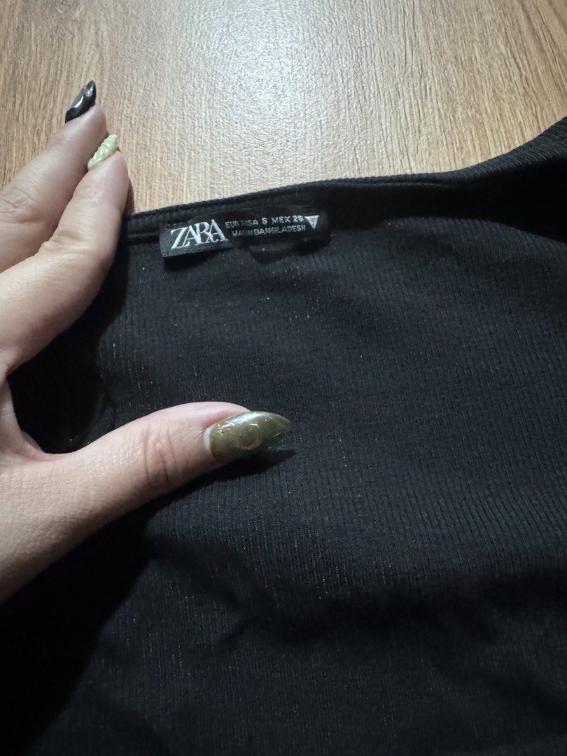 ZARA PUFF SLEEVES TOP (Category: Others Tops) located in Makati City. Submitted by sassywear.ph (Listing ID 1463474241, Image 2). Description: Guaranteed authentic, small-medium.