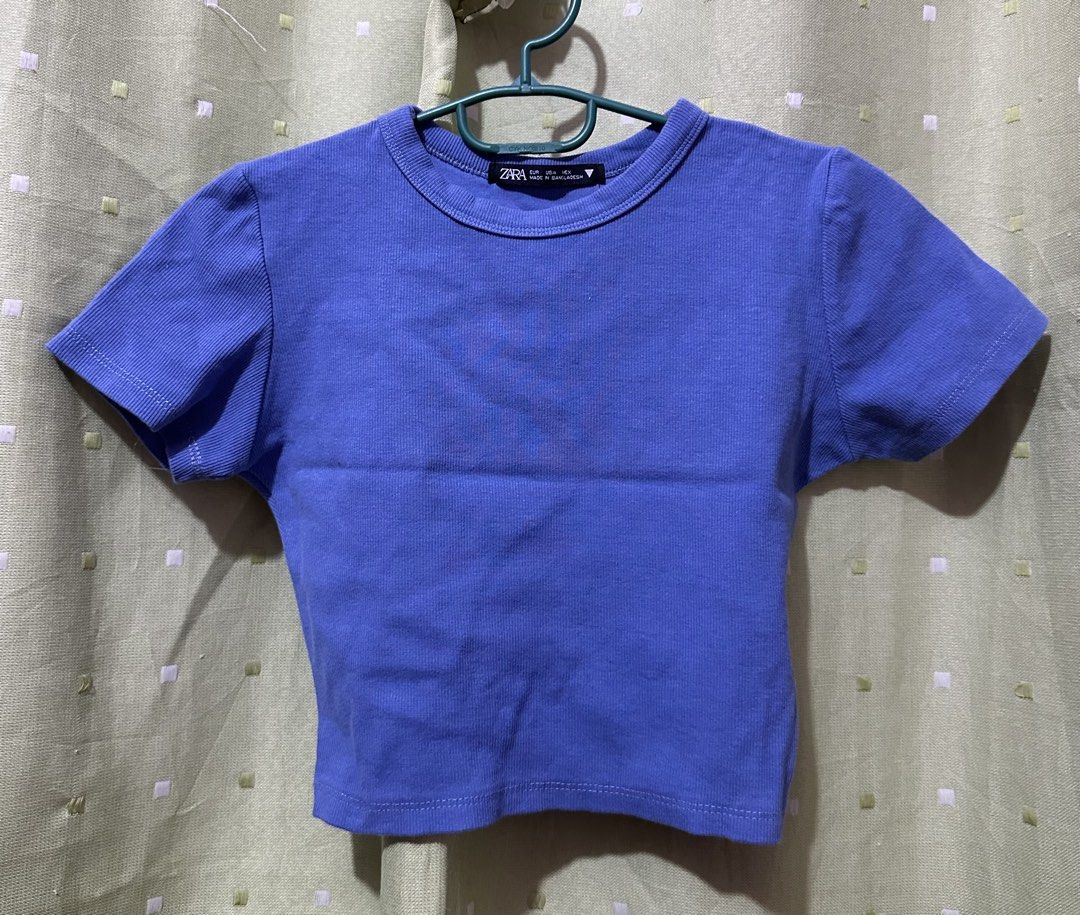 Zara Ribbed Cropped T-shirt (Category: Shirts) located in Cainta. Submitted by everywonchil (Listing ID 1463461357, Image 1). Description: - Zara purple ribbed cropped t-shirt - Short sleeves - Crew neck - Made in Bangladesh - Comfortable and versatile - Perfect with jeans or skirts.