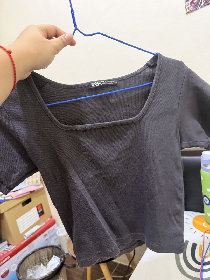 Zara Ribbed Square Neck Crop Tops Bundle (Category: Shirts) located in Manila. Submitted by raini3e (Listing ID 1463342618, Image 3). Description: - Bundle of 5 Zara ribbed crop tops - Includes: 1 white long sleeve, 1 blue, 1 black, 1 grey, 1 red short sleeve - Features flattering square or scoop necklines - Versatile basics for easy mixing and matching with any bottoms - Perfect for everyday wear price starts at 250 take all = 1000.