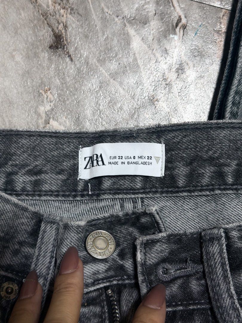 Zara straight fit jeans (Category: Jeans) located in General Santos City (Dadiangas). Submitted by jen.crtz (Listing ID 1463460639, Image 2). Description: Brand new zara jeans. Size 32/XS.
