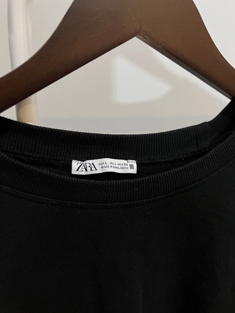 ZARA TOP (Category: Shirts) located in Quezon City. Submitted by styleandcomfort (Listing ID 1463508256, Image 2). Description: Store bought from zara Selling low! Message me for inquiries 😊.