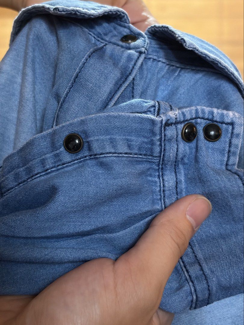Zara Trafaluc Chambray Denim Shirt (Category: Shirts) located in Las Pinas. Submitted by cmrqz (Listing ID 1463343081, Image 3). Description: -super nice denim polo, would keep if still in my style! -nice black bead buttons .